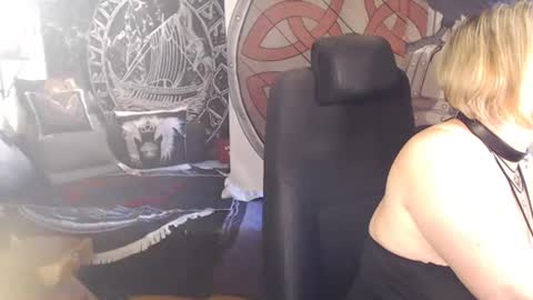 Snapshot of kleiner_teufel chatting on January 29, 12:24 pm Michelle online show from January 29, 12:24 pm