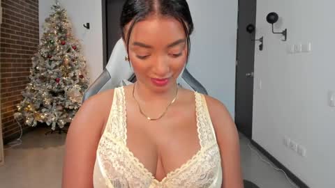 Snapshot of kleogold_1 chatting on December 12, 10:52 pm Christina online show from December 12, 10:52 pm