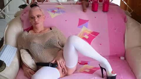 Snapshot of klitores chatting on October 27, 3:10 am ALYONA online show from October 27, 3:10 am