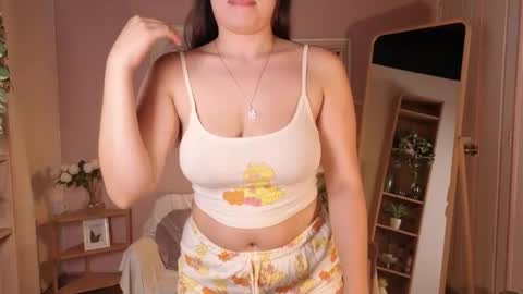 Snapshot of kloe222 chatting on November 10, 1:43 pm kloe222 online show from November 10, 1:43 pm