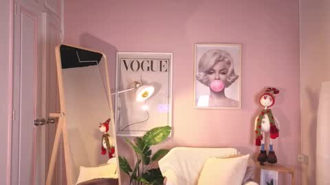 Snapshot of kloe222 chatting on November 26, 2:18 pm kloe222 online show from November 26, 2:18 pm