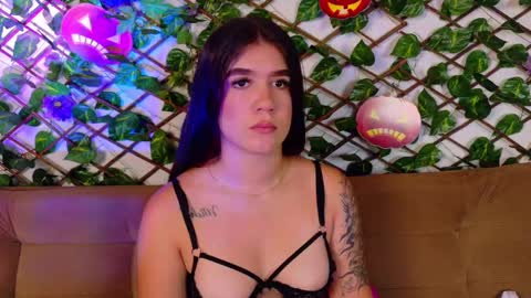 Snapshot of kloe_bella chatting on October 20, 1:11 pm kloe_bella online show from October 20, 1:11 pm