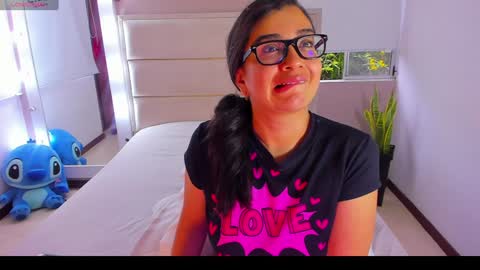 Snapshot of kloeass chatting on December 7, 12:24 pm SOPHIA RIVERA online show from December 7, 12:24 pm