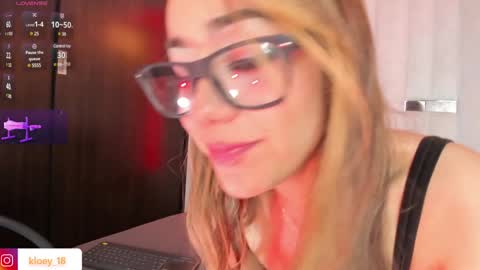 Snapshot of kloey_hoot chatting on December 15, 12:17 pm Kloey online show from December 15, 12:17 pm