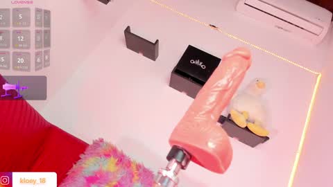 Snapshot of kloey_hoot chatting on January 11, 12:22 am Kloey online show from January 11, 12:22 am