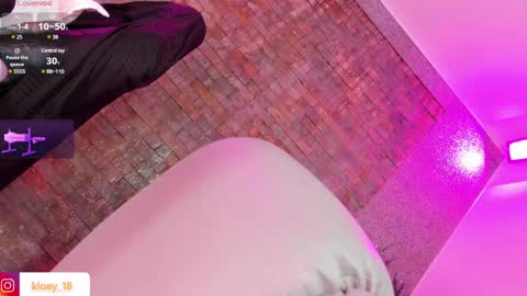 Snapshot of kloey_hoot chatting on January 30, 1:00 am Kloey online show from January 30, 1:00 am