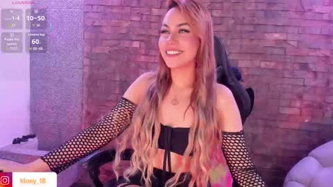 Snapshot of kloey_hoot chatting on September 26, 8:46 pm Kloey online show from September 26, 8:46 pm