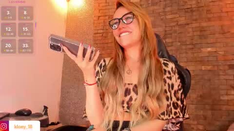 Snapshot of kloey_hoot chatting on October 10, 4:11 am Kloey online show from October 10, 4:11 am