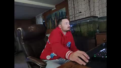 LOUiViLAN online show from December 12, 1:06 pm