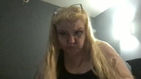 kmarie1196 online show from June 6, 4:17 am