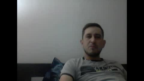 Snapshot of kmilo273079 chatting on January 1, 12:32 am juan online show from January 1, 12:32 am