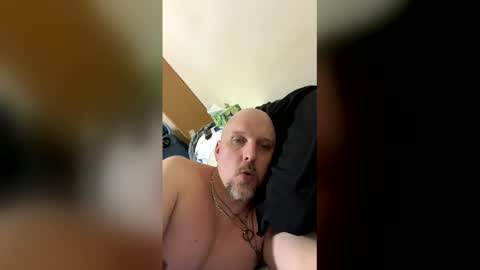 Snapshot of knotdaddy1983 chatting on May 5, 2:14 pm knotdaddy1983 online show from May 5, 2:14 pm