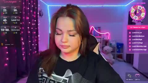 Mia online show from December 15, 2:43 pm