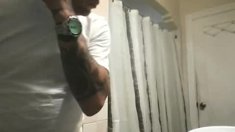 Snapshot of koma_kock_boi chatting on October 17, 2:37 am koma_kock_boi online show from October 17, 2:37 am