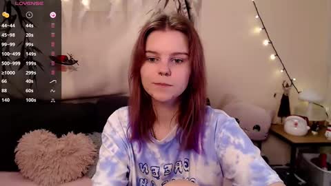 Snapshot of komorebbi chatting on January 1, 11:18 pm Marta online show from January 1, 11:18 pm