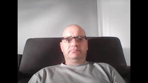 Snapshot of konsty17 chatting on October 29, 10:33 pm konsty17 online show from October 29, 10:33 pm