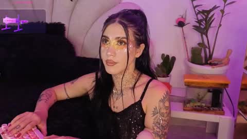 Snapshot of korolovaa chatting on October 10, 1:04 am korolova online show from October 10, 1:04 am