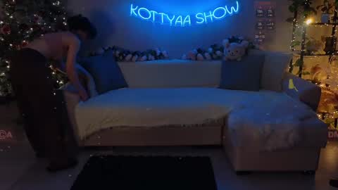 Snapshot of kottyaa_ch chatting on January 3, 3:05 am Kottyaa cb FOLLOWING  online show from January 3, 3:05 am