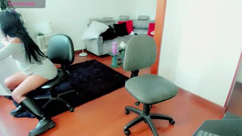 Snapshot of kourtney_15 chatting on January 18, 10:35 pm kourtney_15 online show from January 18, 10:35 pm