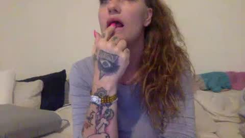 Snapshot of koyoteej chatting on January 18, 10:39 pm koyoteej online show from January 18, 10:39 pm