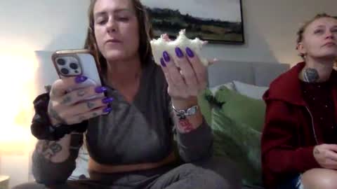 Snapshot of koyoteej chatting on January 29, 11:14 pm koyoteej online show from January 29, 11:14 pm