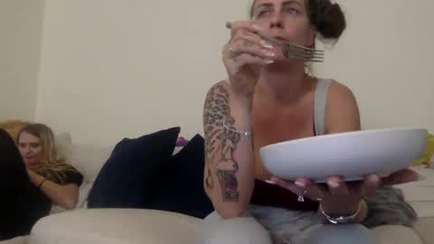 Snapshot of koyoteej chatting on February 26, 7:38 pm koyoteej online show from February 26, 7:38 pm