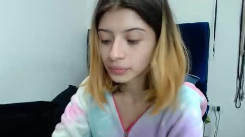 Snapshot of kratos_and_afrodita chatting on October 27, 5:50 pm kratos_and_afrodita online show from October 27, 5:50 pm