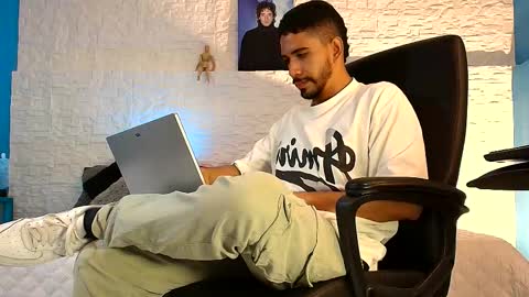 kratoswolf online show from May 28, 8:17 pm