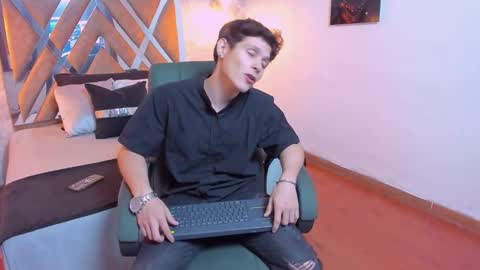 Snapshot of kraven_lust chatting on October 1, 2:50 am Kraven online show from October 1, 2:50 am