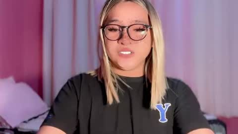 Snapshot of krezikeed chatting on June 26, 1:59 pm krezikeed online show from June 26, 1:59 pm