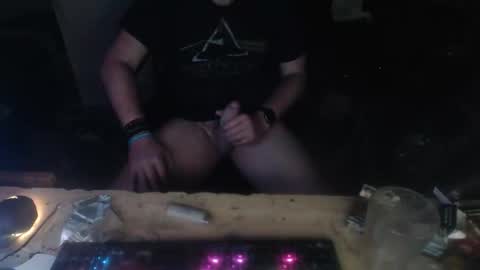 Snapshot of krimson999 chatting on January 16, 6:06 am krimson999 online show from January 16, 6:06 am