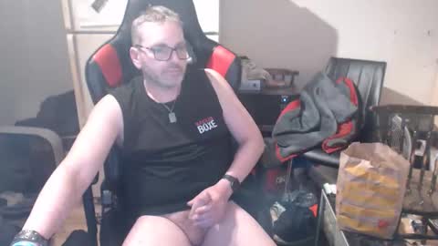 Snapshot of krimson999 chatting on February 26, 2:21 am krimson999 online show from February 26, 2:21 am