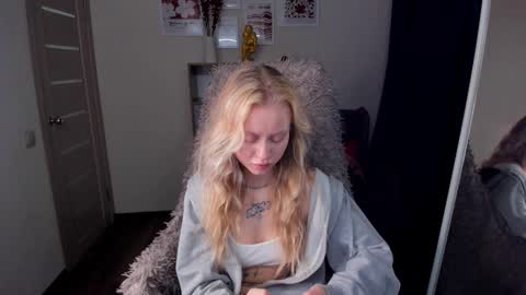 kris_grant online show from November 29, 10:40 am