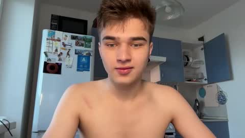 Snapshot of kris_robinson chatting on September 18, 1:46 pm Kris online show from September 18, 1:46 pm