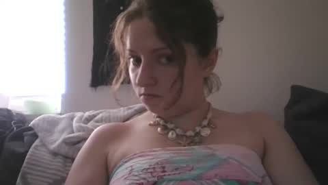 Snapshot of krisbunny chatting on June 8, 11:54 am Stoned online show from June 8, 11:54 am