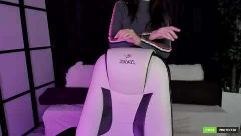 Snapshot of krisdoeil chatting on November 29, 2:47 am krisdoeil online show from November 29, 2:47 am