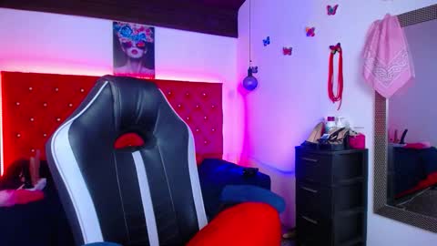 kriss_sweetboobs online show from November 23, 12:16 pm