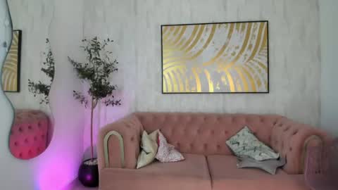 Snapshot of krissi_latore chatting on April 22, 12:18 pm Krisstine online show from April 22, 12:18 pm
