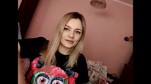 Snapshot of krisssexi chatting on February 18, 8:05 am KrissSexi online show from February 18, 8:05 am