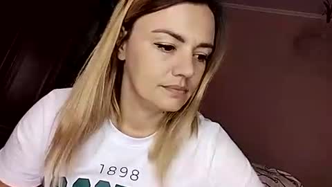 Snapshot of krisssexi chatting on October 5, 11:08 am KrissSexi online show from October 5, 11:08 am