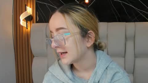 kristal online show from December 4, 11:30 am