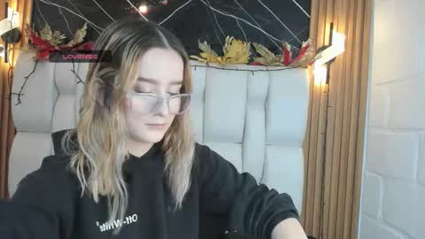 kristal online show from December 17, 1:06 pm