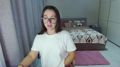 twitter    Annemarye 23 online show from September 15, 7:08 am