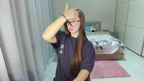 twitter    Annemarye 23 online show from October 15, 4:45 am