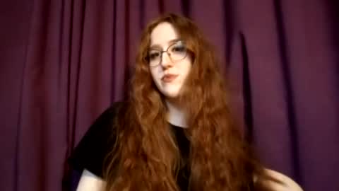 Snapshot of kristansarinsky chatting on November 24, 9:42 am Kris online show from November 24, 9:42 am