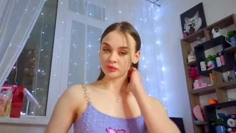 Snapshot of kristen_sayles chatting on February 23, 8:22 pm Kris online show from February 23, 8:22 pm