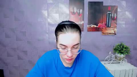 Kristen online show from November 18, 9:14 am