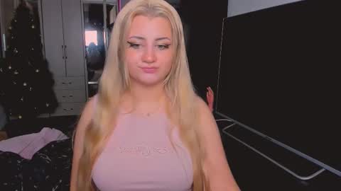 kristialsoopp online show from January 8, 4:48 am