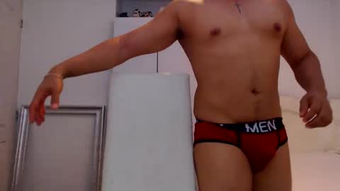 Snapshot of kristian_bi chatting on October 14, 9:48 pm Kristian Mendoza online show from October 14, 9:48 pm