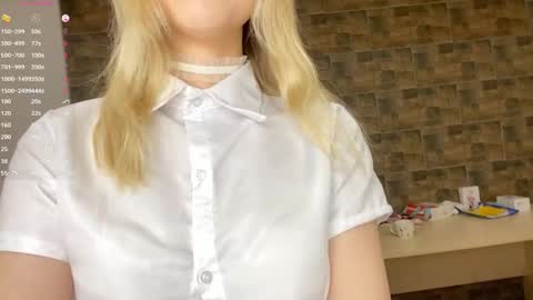 Snapshot of kristiancommes chatting on May 23, 5:17 pm Alisa online show from May 23, 5:17 pm